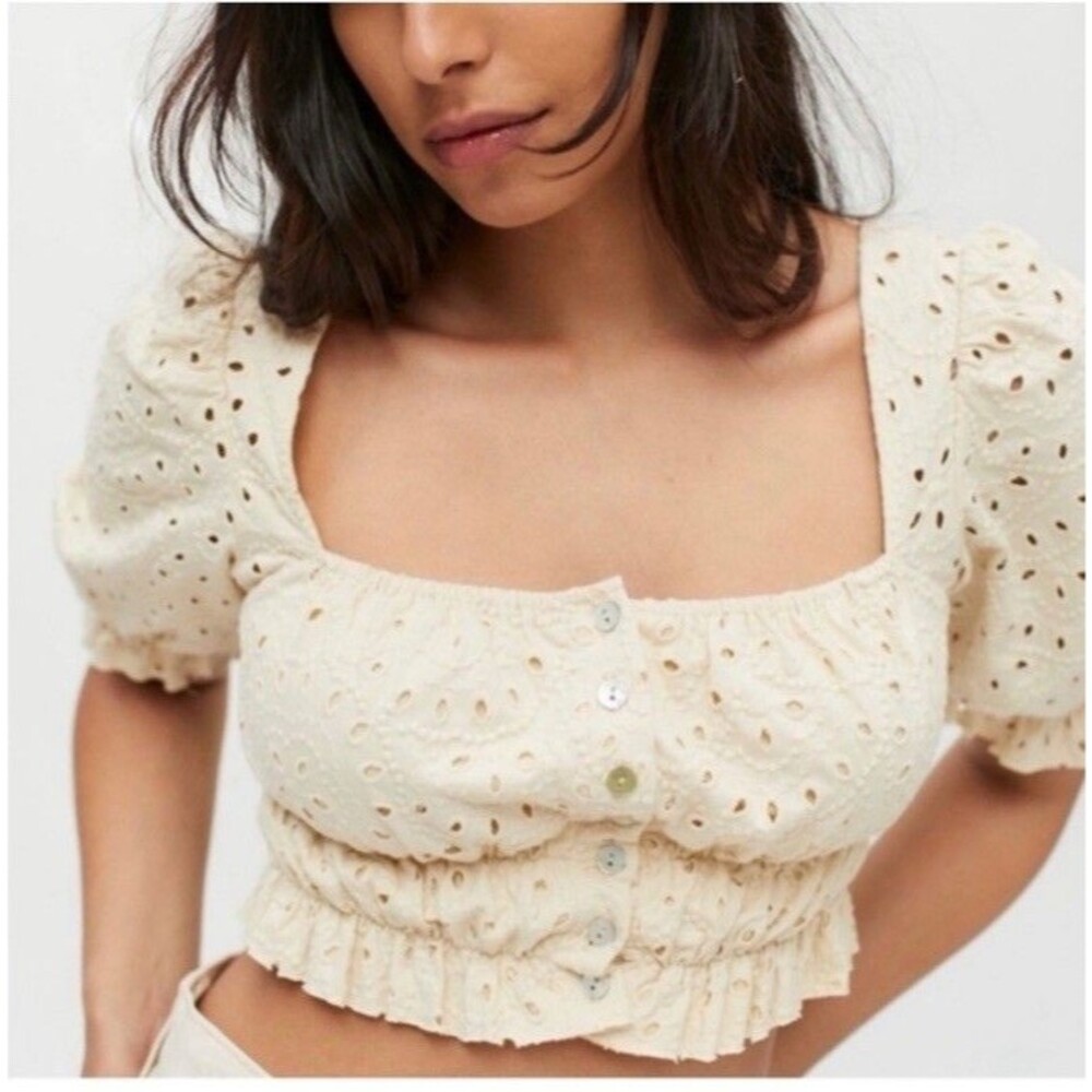 Urban outfitters Brooke Eyelet Blouse crop cream large beach summer casual